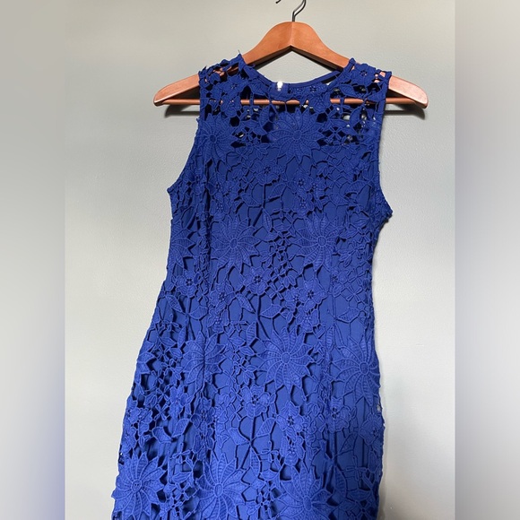NWT ALLANDWELL Women's Floral Lace V Short Sleeves Knee Length Blue Dress Small - Picture 4 of 13